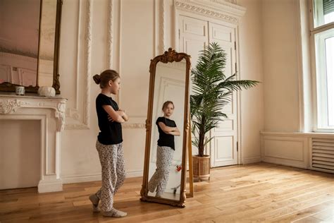 Ilustrácia: Žena s anorexiou odmietajúca jedlo