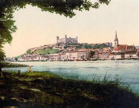 Stará Bratislava (Prešporok) pohľad na mesto a Dunaj