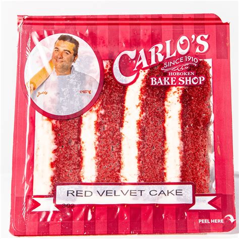Interiér Carlo's Bakery s vystavenými tortami