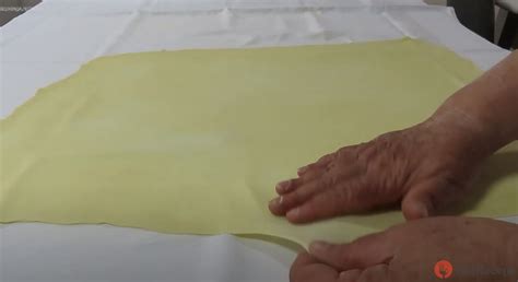 Proces naťahovania cesta na štrúdľu