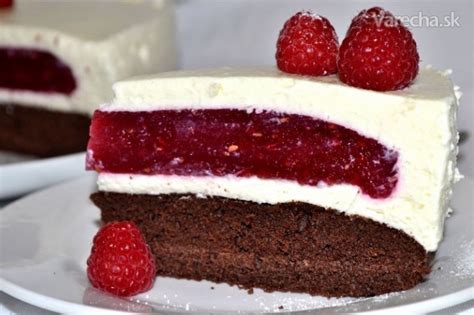 Torta s vrstvami tvarohovo-pudingovej plnky
