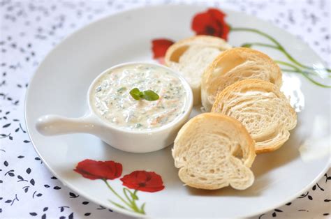 Vegánska raw treska s nori vločkami na chlebíku