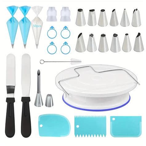 Ukážka rôznych pomôcok na zdobenie tort od Tescomy