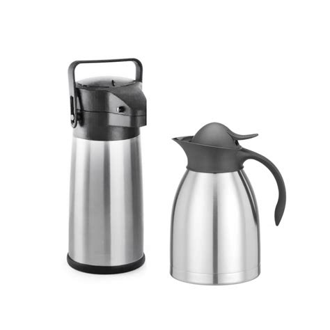 Ilustrácia prípravy mlieka na cestách s použitím termosky a dávkovača