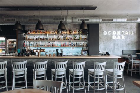 Interiér Cocktail baru inšpirovaný 30. rokmi