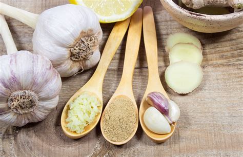 Ilustrácia cesnaku a jeho zdravotných účinkov