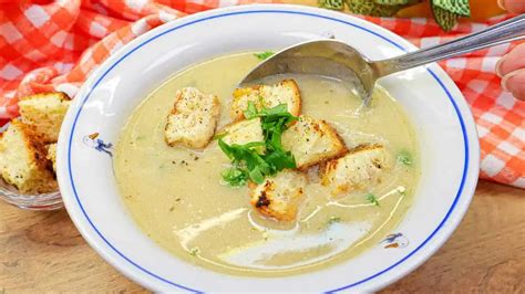 Cesnaková polievka na taliansky spôsob s krutónmi