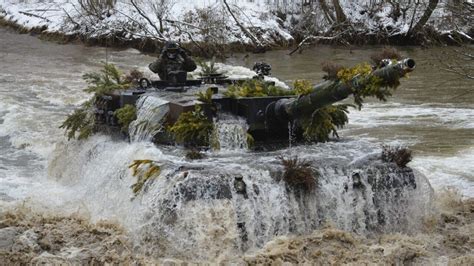 Nákres rôznych typov vojenských tankov