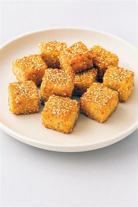 Tofu pokrájané na malé kocky pre dieťa