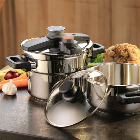 hotové jedlo z tlakového hrnca
