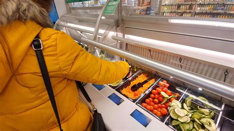 Výber rastlinných alternatív v supermarkete