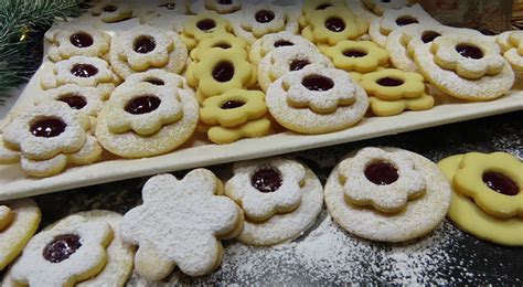 Zdobené linecké koláčiky pripravené na sviatky