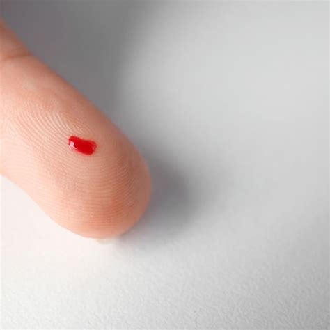 Ilustrácia odberu kvapky krvi z prsta pre Imutest