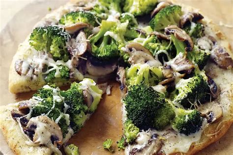 Rozmanité vegetariánske prílohy na pizzu