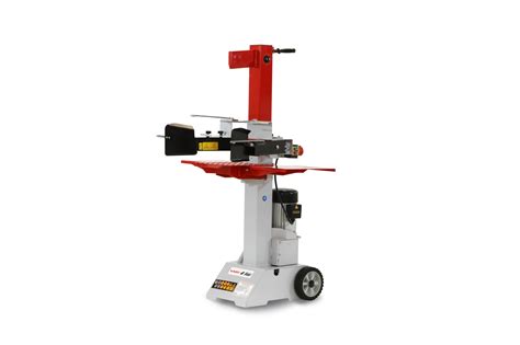Hydraulická štiepačka dreva v akcii