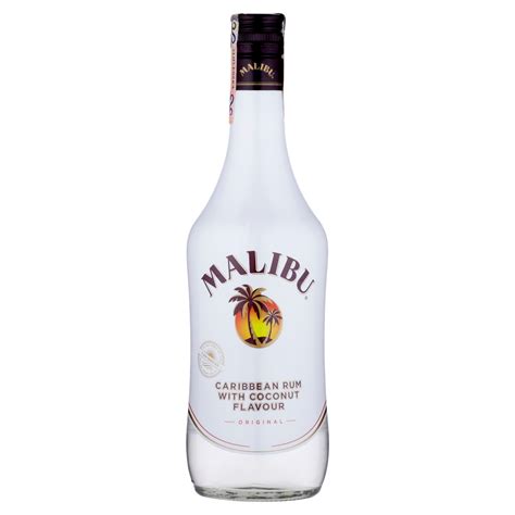 Fľaša Malibu rumu s palmami na pozadí