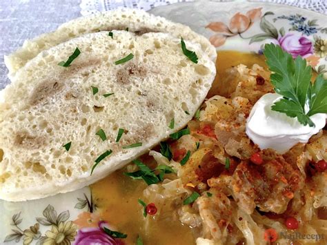 Základné ingrediencie na kysnutú žemľovú knedľu