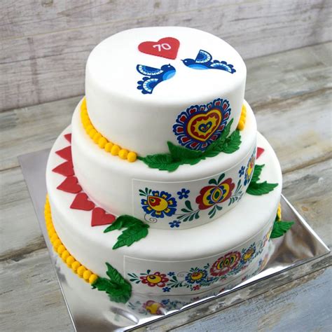 Torta s tradičným slovenským ľudovým motívom