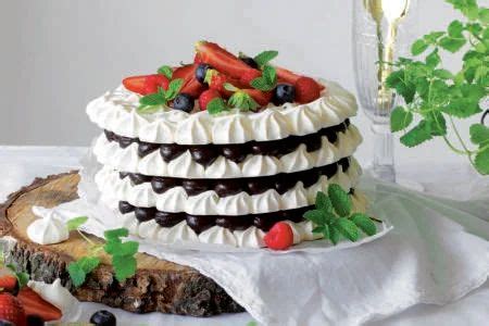 Hotová klasická penová torta