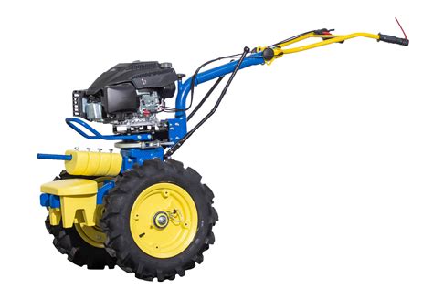 Malotraktor Agzat s pripojeným vyorávačom