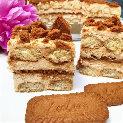 Tiramisu s vrstvou karamelu a lotus sušienok na vrchu