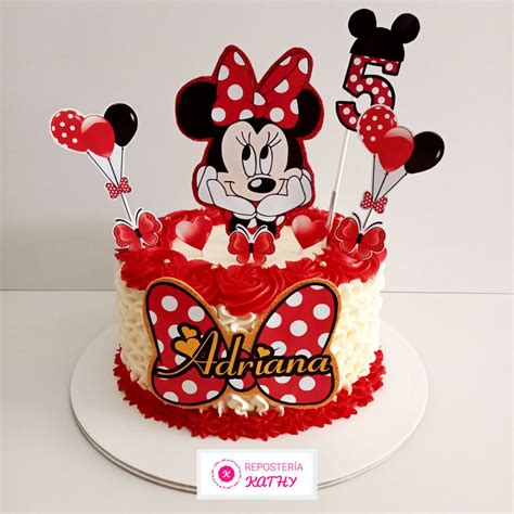 Torta s motívom Minnie Mouse s ružovou mašľou