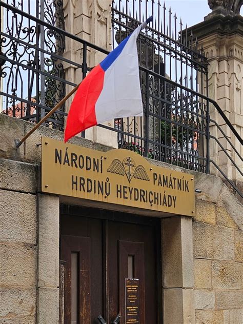 Národný pamätník hrdinov heydrichiády v krypte kostola