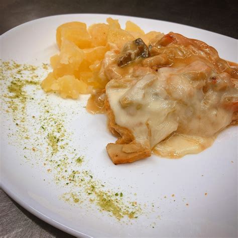 Zapečený kurací steak Dubarry s karfiolom a syrom