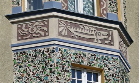 Ukážka techniky sgraffito na budove v Lübecku