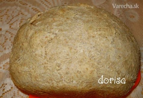 Upečený celozrnný chlieb z domácej pekárne ETA Delicca