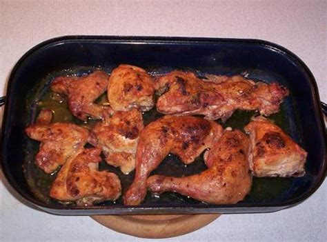 Zvyšky pečeného kuraťa a ingrediencie na ich spracovanie
