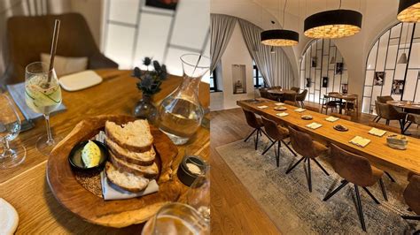 Fotografia terasy reštaurácie Oáza obrastenej brečtanom