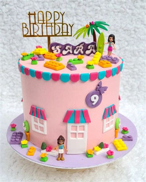 Jedlá oblátka s motívom Lego Friends na torte