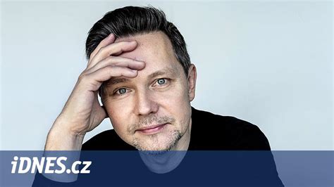 Foto: Michal Slaný pri diskusii s klientmi