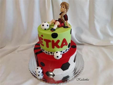 Torta s motívom futbalového štadióna