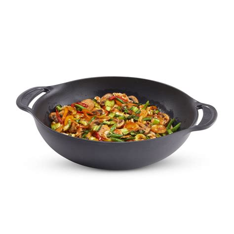 Wok panvica - základná pomôcka pre ázijskú kuchyňu
