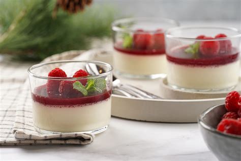 Dezert tiramisu a panna cotta