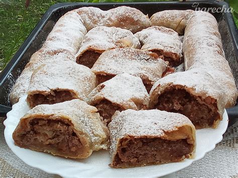Koláž blízkovýchodných a maďarských zákuskov: Baklava, ťahaná štrúdľa a Dobošova torta