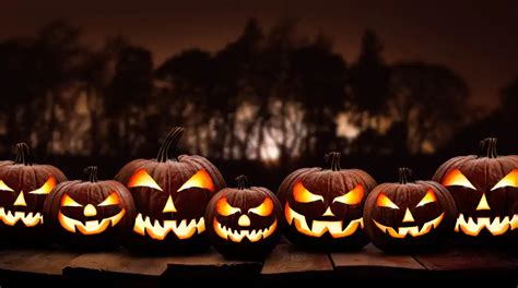 Halloweenska tekvica so sviečkou