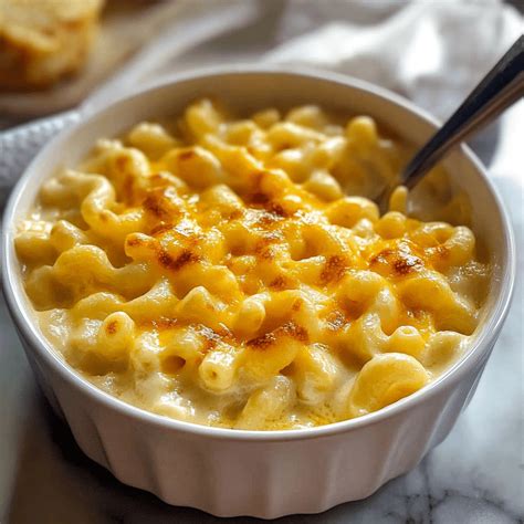 Tanier plný Mac and Cheese