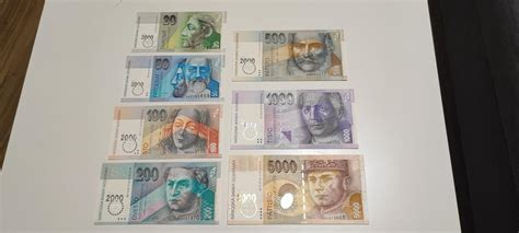 Ukážka rôznych ročníkov a sérií slovenských bankoviek
