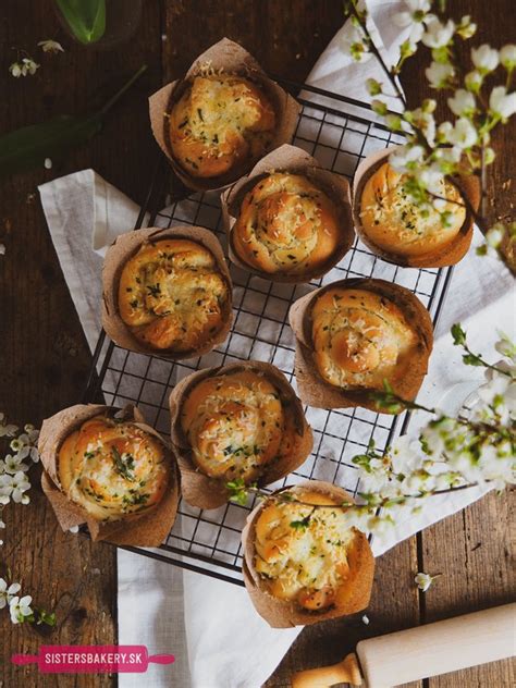 Ingrediencie na syrové muffiny s medvedím cesnakom
