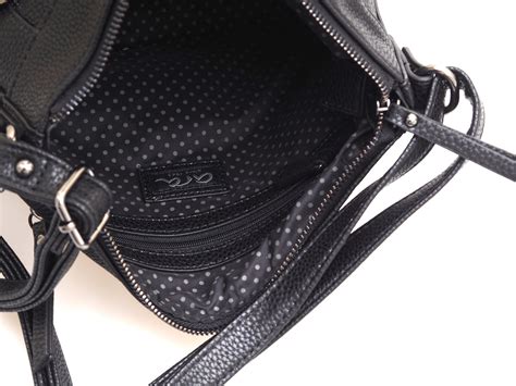 Dámska crossbody kabelka zavesená krížom cez telo