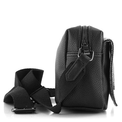 Rôzne malé crossbody kabelky v rôznych farbách