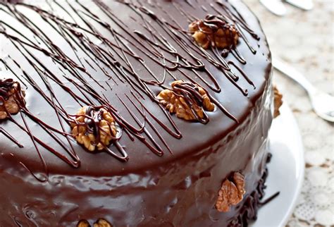 Nugátová čokoládová torta s orechmi