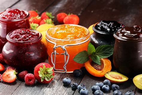 Rozdielne druhy zaváranín: džem, lekvár a marmeláda