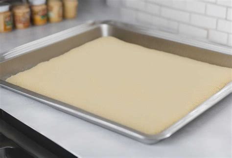 Ingrediencie na cesto a plech