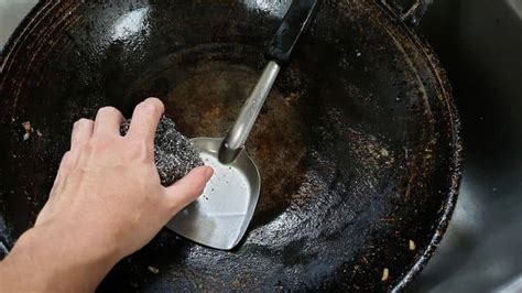 Čistenie a údržba kempingovej panvice v prírodných podmienkach