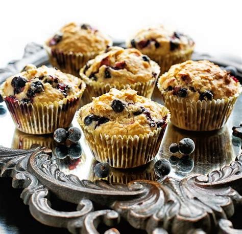 Výber vegánskych muffinov s ovsenými vločkami a rôznymi prísadami