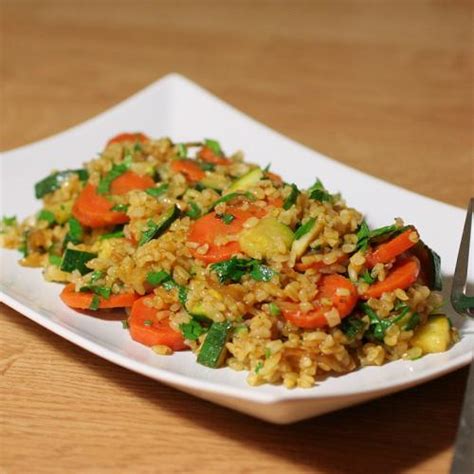 Ingrediencie na bulgur so zeleninou